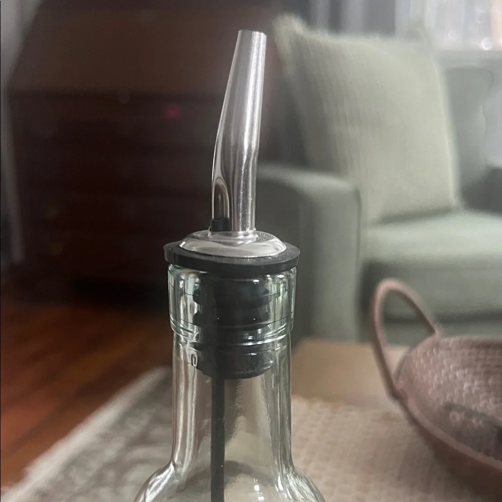 Clear Glass Oil & Vinegar Bottle with Pourer